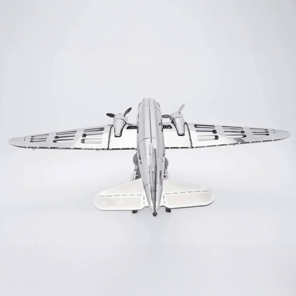 Minimalistinis metalinis „Douglas“ lėktuvo modelis