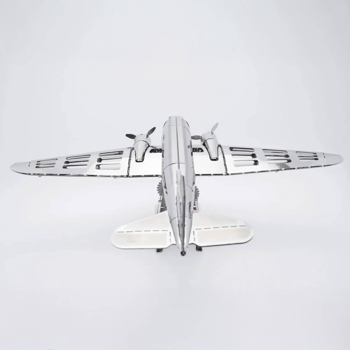 Minimalistinis metalinis „Douglas“ lėktuvo modelis