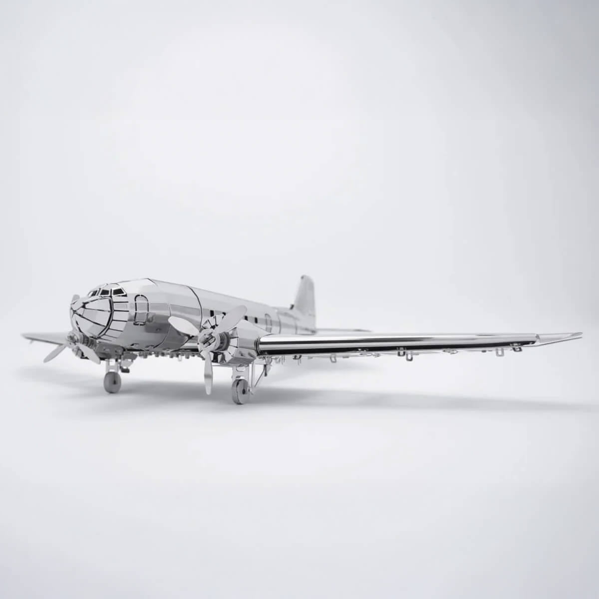 Minimalistinis metalinis „Douglas“ lėktuvo modelis