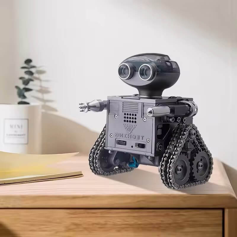 Nuotoliniu būdu valdomas metalinis robotas