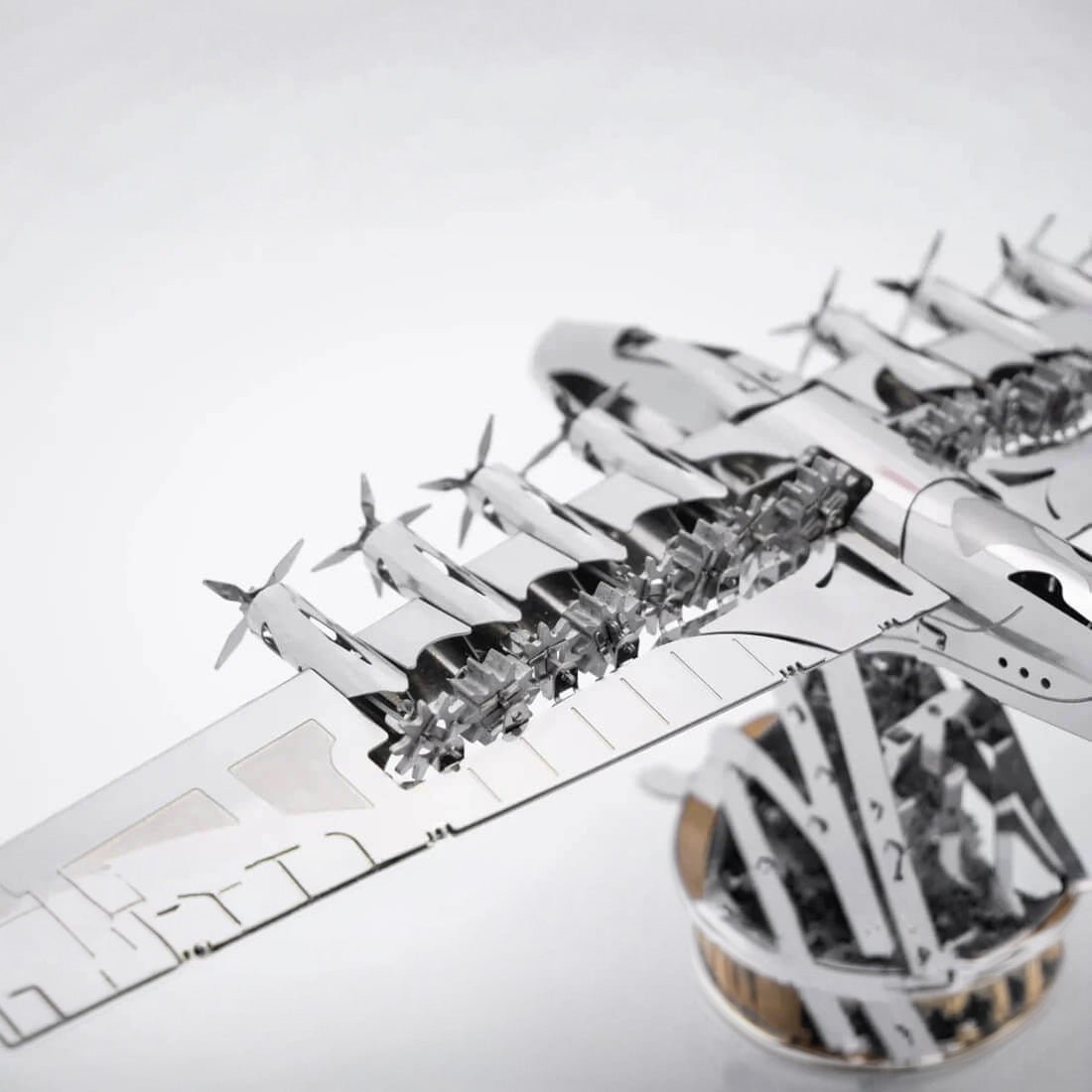 Metalinis „Titan Hughes H-4“ lėktuvo modelis