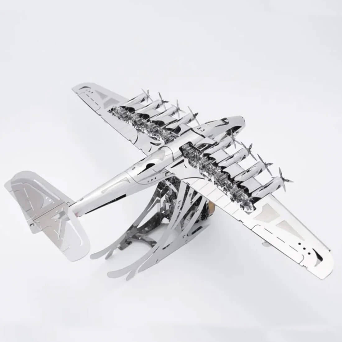 Metalinis „Titan Hughes H-4“ lėktuvo modelis
